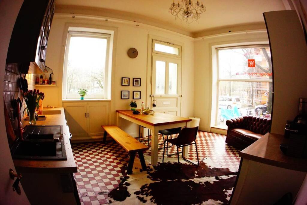 Grosszuegige 185m2-altbauwohnung In Bestlage 7zimmer-2baeder-2kuechen-2wcs Апартаменты *