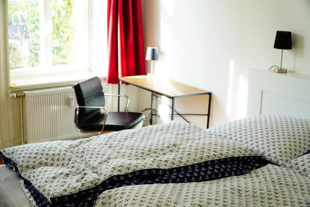 Grosszuegige 185m2-altbauwohnung In Bestlage 7zimmer-2baeder-2kuechen-2wcs Апартаменты *
