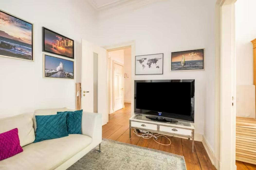 Grosszuegige 185m2-altbauwohnung In Bestlage 7zimmer-2baeder-2kuechen-2wcs Appartamento Amburgo