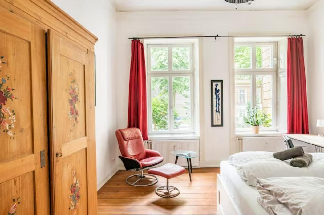 Grosszuegige 185m2-altbauwohnung In Bestlage 7zimmer-2baeder-2kuechen-2wcs * Amburgo