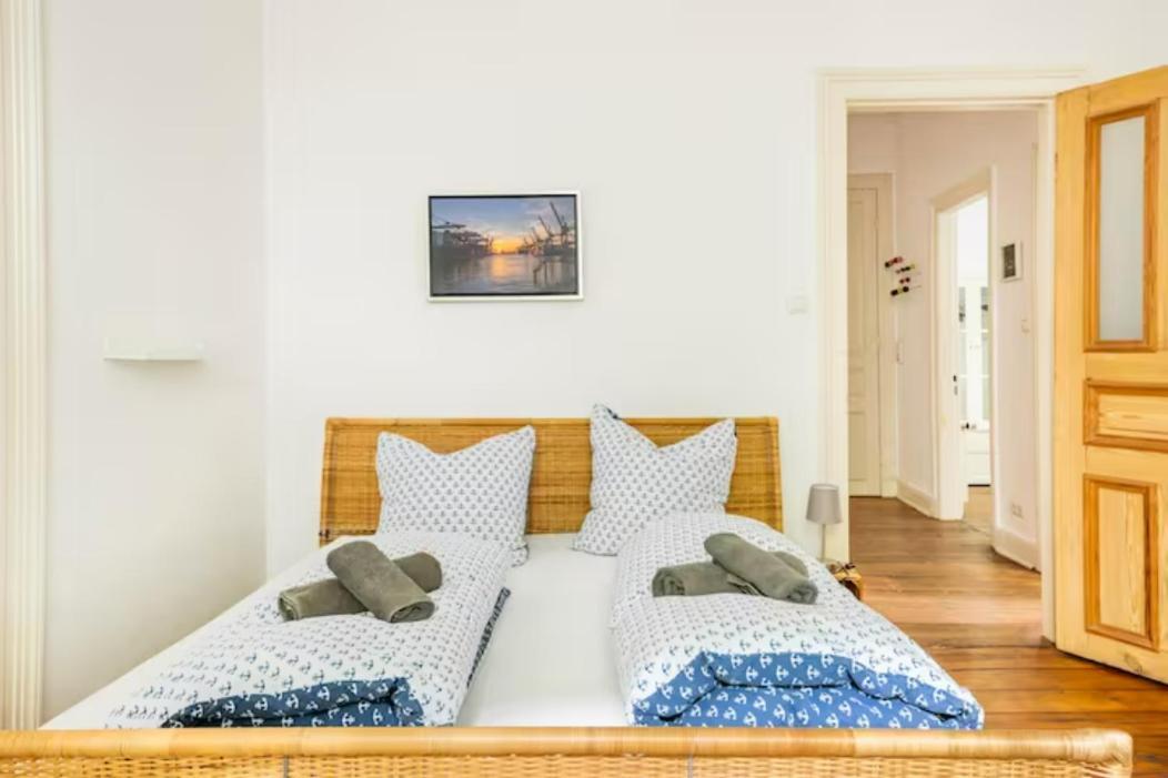 Grosszuegige 185m2-altbauwohnung In Bestlage 7zimmer-2baeder-2kuechen-2wcs Amburgo