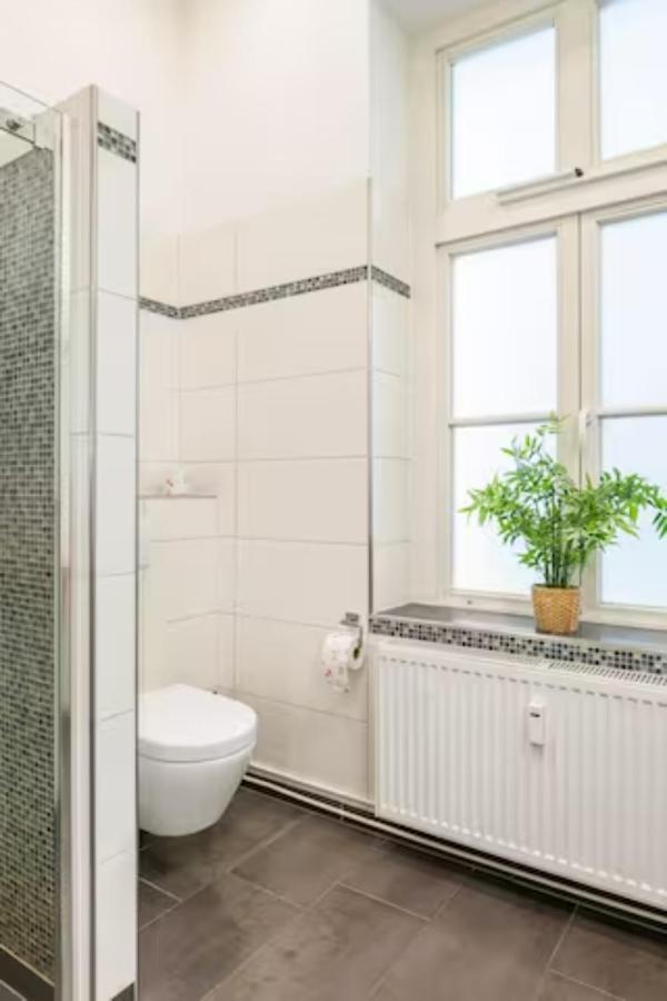 Grosszuegige 185m2-altbauwohnung In Bestlage 7zimmer-2baeder-2kuechen-2wcs Apartment Hamburg
