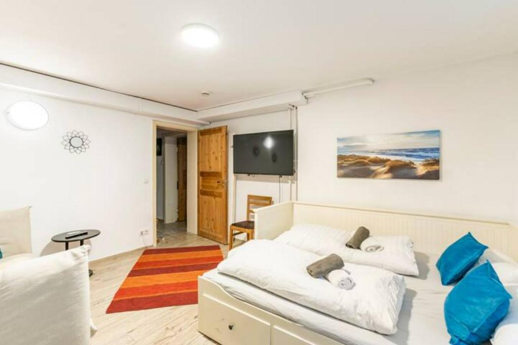 Grosszuegige 185m2-altbauwohnung In Bestlage 7zimmer-2baeder-2kuechen-2wcs * Гамбург
