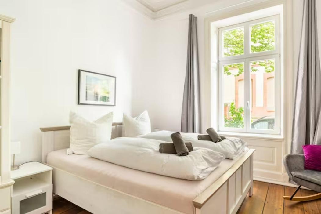 Grosszuegige 185m2-altbauwohnung In Bestlage 7zimmer-2baeder-2kuechen-2wcs Апартаменты