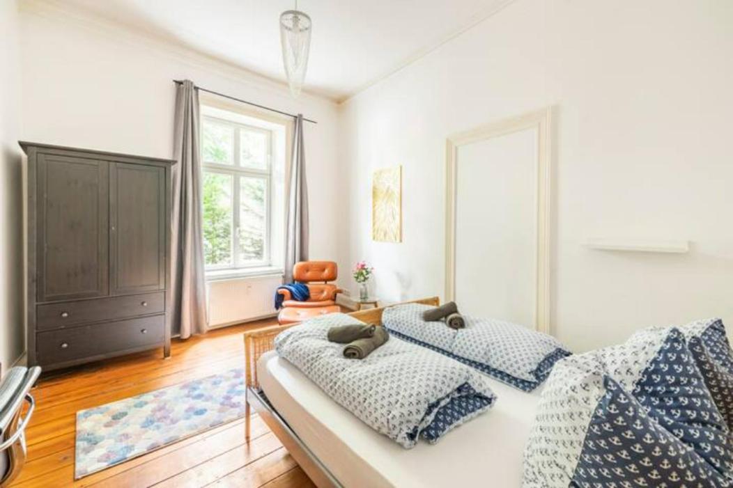 Grosszuegige 185m2-altbauwohnung In Bestlage 7zimmer-2baeder-2kuechen-2wcs * Гамбург