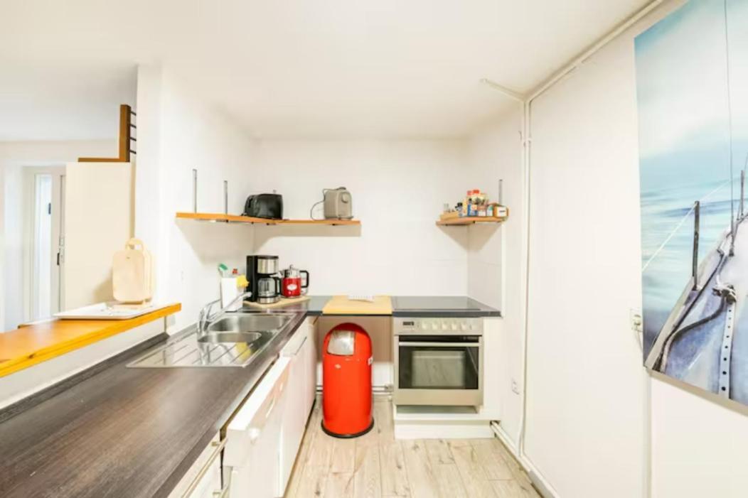 Grosszuegige 185m2-altbauwohnung In Bestlage 7zimmer-2baeder-2kuechen-2wcs Amburgo